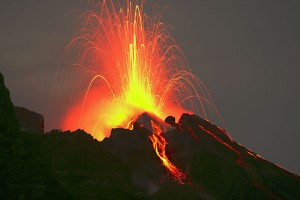 Isole eolie I lapilli e il fuoco del vulcano Stromboli